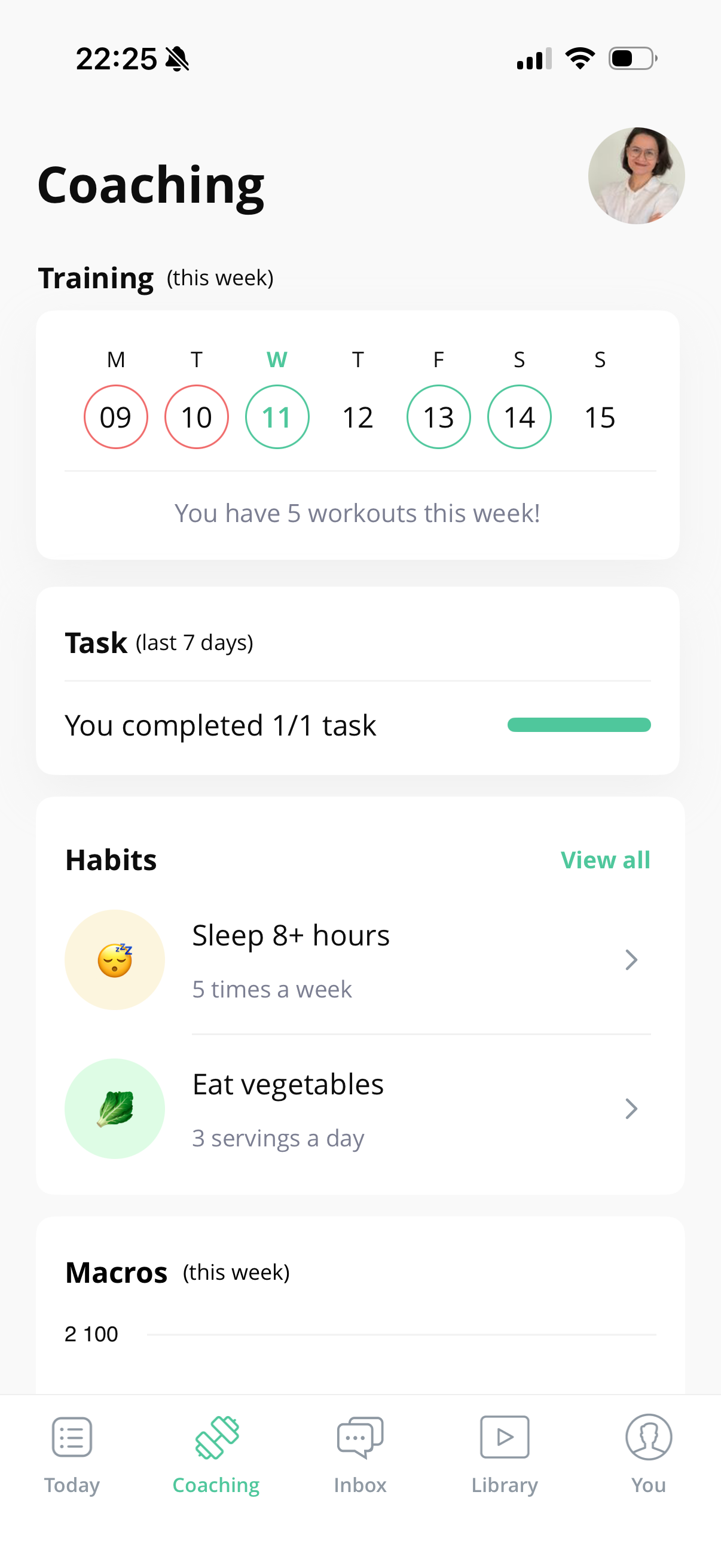 Coaching app showing training schedule, habits, and task tracking